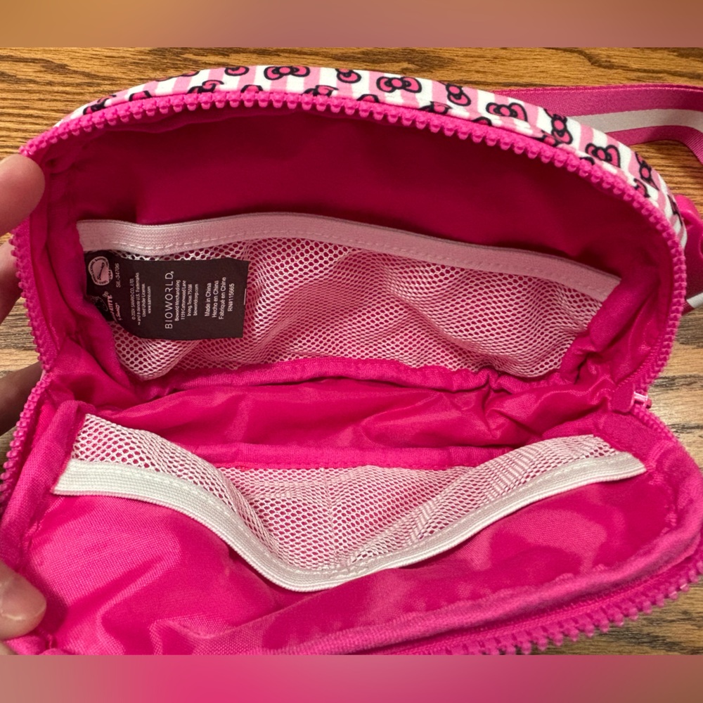 HELLO KITTY Pink Bow Pattern Waist Belt Bag Fanny Pack Pockets NWOT - Picture 4 of 8